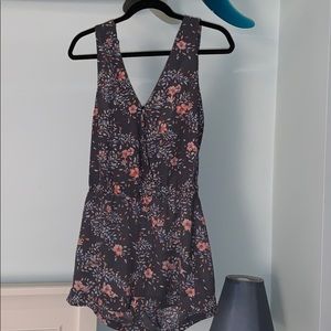 Open back V-neck romper with pockets
